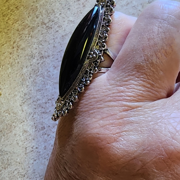 Black faux onyx and silver plated ring size 6, 7, 8, 9, 10, 11, 12 a… - Picture 5 of 8